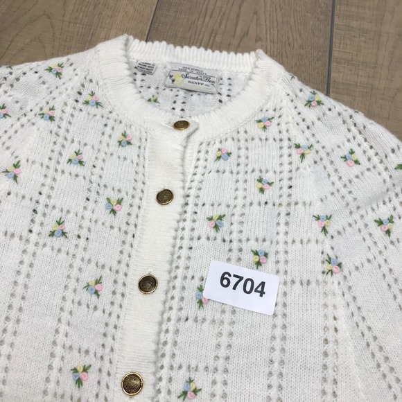 Vintage Sweater Bee by Banff Poncho Cape Womens White embroidered Floral Cottage - Picture 12 of 12